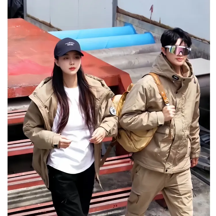 男女同款2025秋冬季防风防水冲锋衣户外夹克连帽宽松休闲外套2113