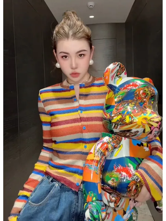 早秋穿搭炸街独特漂亮小衫高级感巨好看轻奢减龄洋气条纹针织衫女