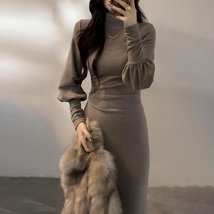 法式气质名媛半高领连衣裙女2025新款冬季褶皱收腰显瘦打底长裙子