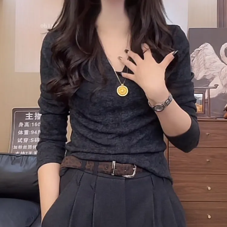 韩版洋气V领正肩长袖T恤女2025早秋新款轻奢时尚修身显瘦内搭上衣