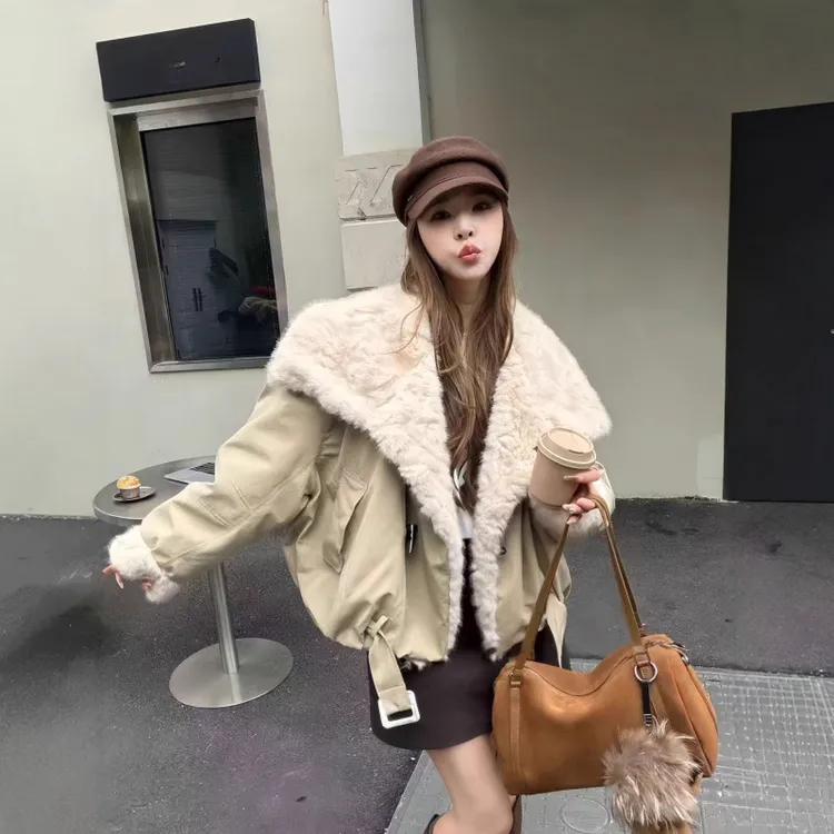 多口袋2025冬装新款时尚休闲大翻领短款派克服女宽松显瘦加厚保暖