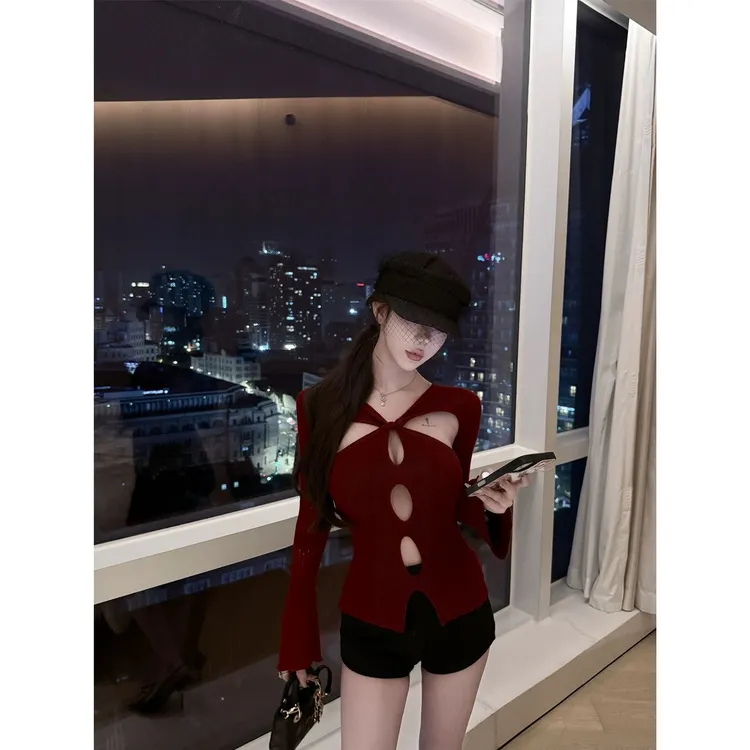 性感辣妹镂空洋气休闲百搭长袖上衣气质显瘦性感短裤百搭时尚套装