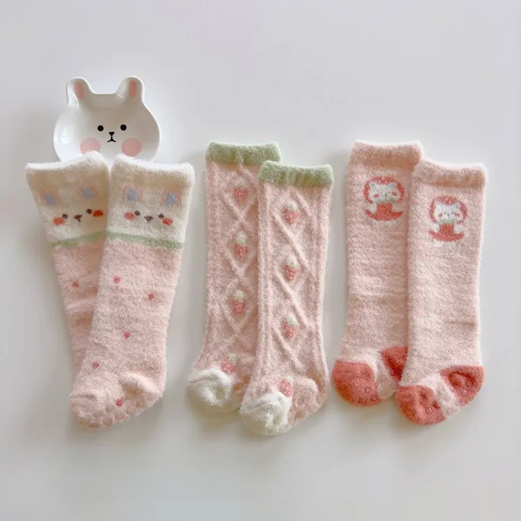25款秋冬加厚粉色草莓婴幼儿男女宝貂绒过膝长筒保暖防寒亲肤袜子
