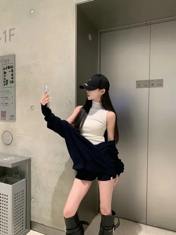 2025秋冬新款高级感藏青色休闲翻领针织上衣无袖打底T恤短裤套装