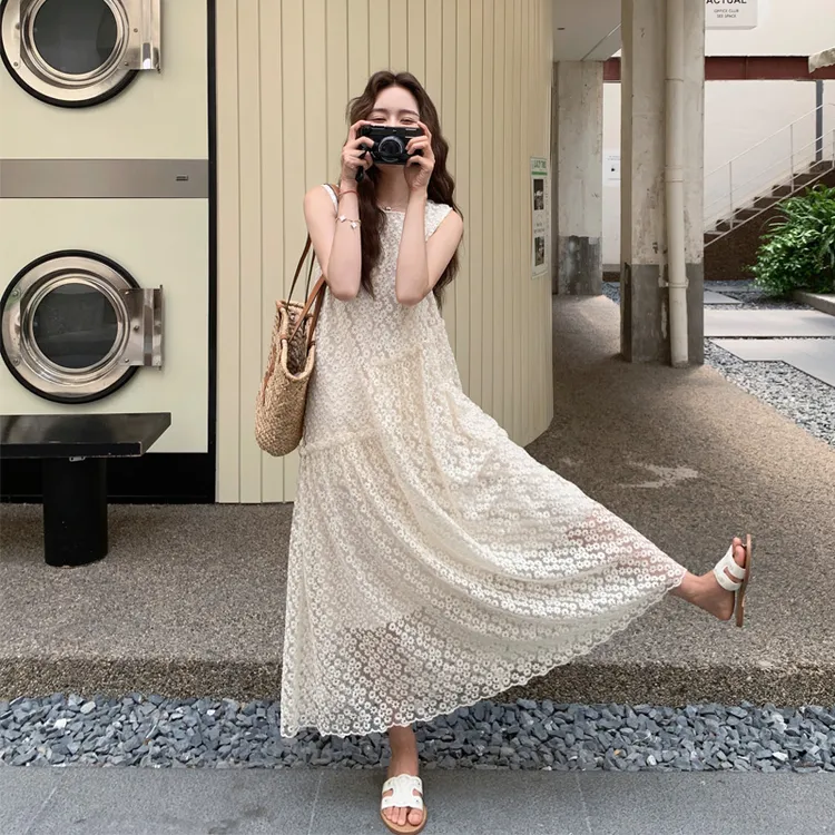 甜美初恋系碎花刺绣连衣裙女2025夏季新款气质法式海边度假风裙子