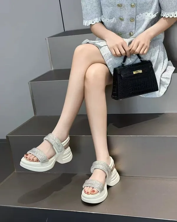 【华小姐】夏季新款时尚潮流圆头平底百搭镂空时装凉鞋5232