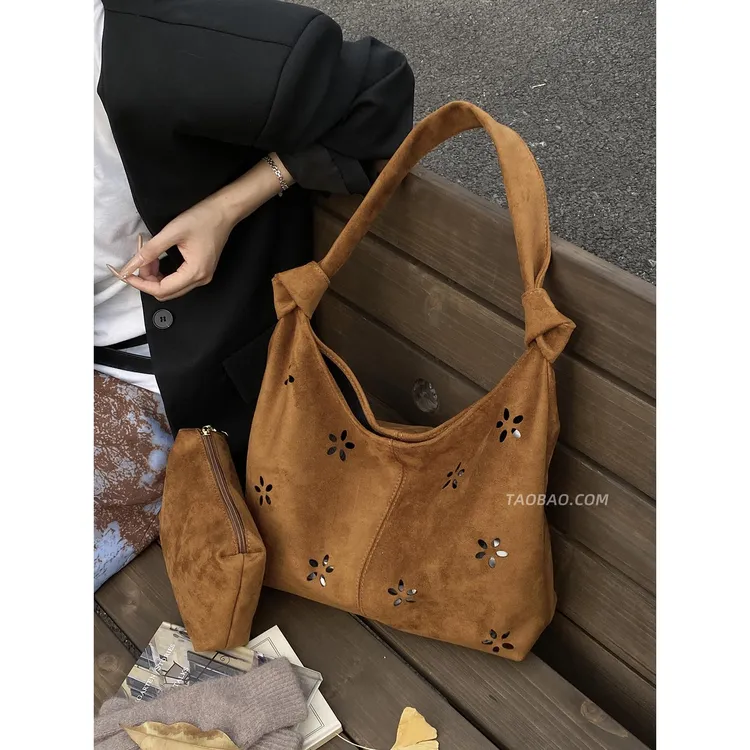 休闲复古麂皮绒包包2025新款通勤百搭女士单肩包松弛感托特水桶包