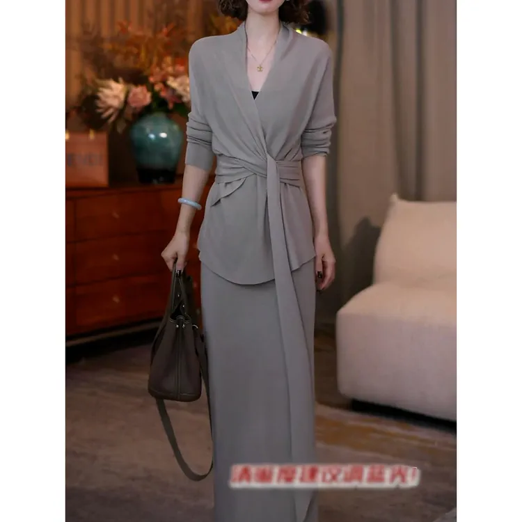 轻奢高级感纯色针织裙套装2025秋季新款系带收腰显瘦上衣+半身裙