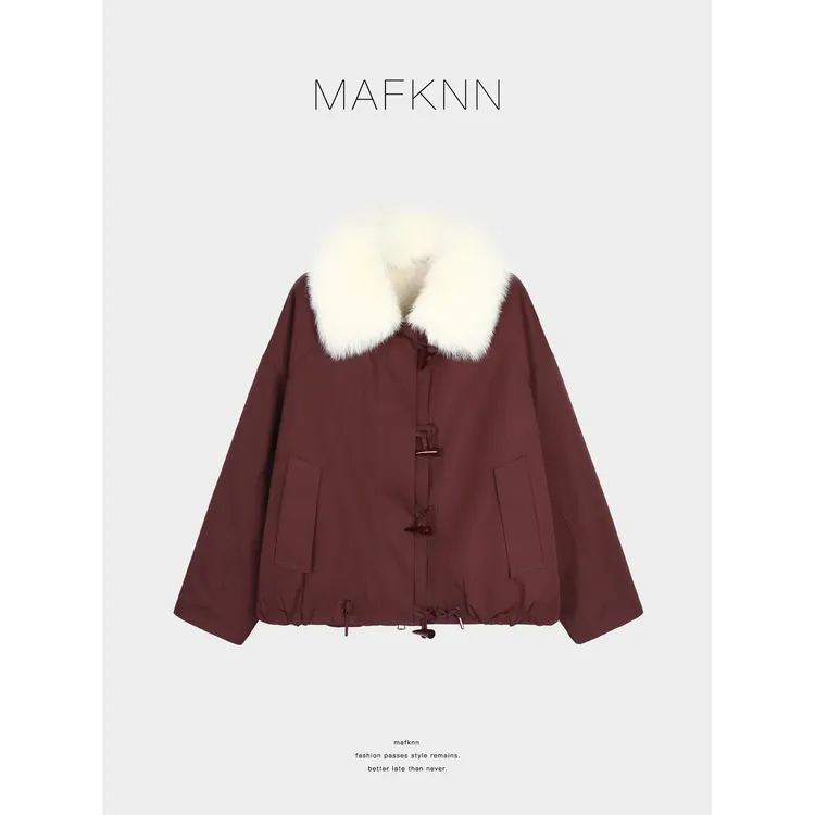 MAFKNN/玛肯时尚休闲简约纯色牛角扣狐狸毛毛领外套MK13590