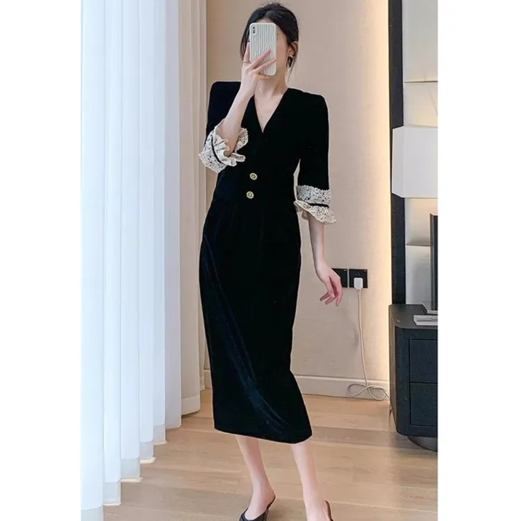 秋季新款赫本风丝绒连衣裙高级感收腰小黑裙高端轻奢小众礼服裙女