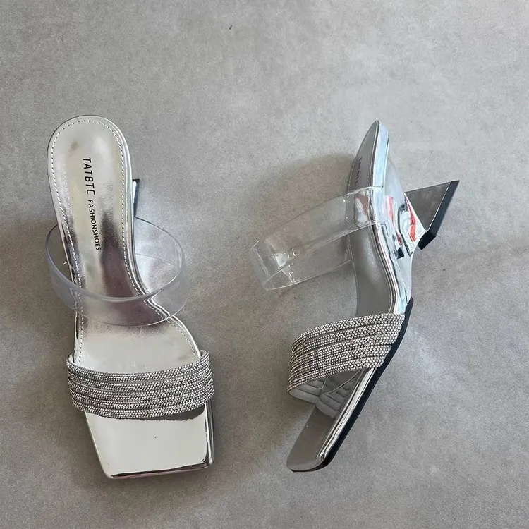 2025年夏季新款露趾拖鞋女外穿气质方头水钻一字带粗跟凉拖高跟鞋