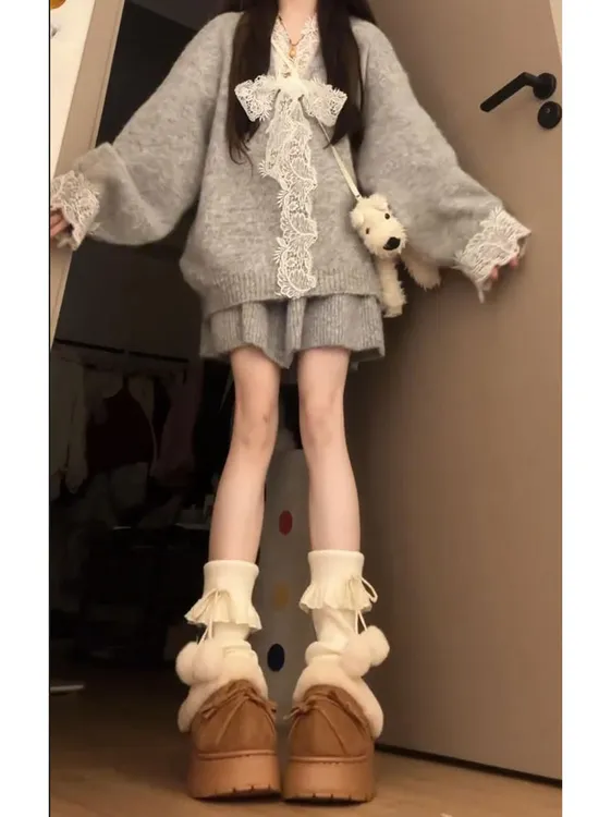 法式慵懒风穿搭一整套女秋冬季蕾丝拼接上衣高腰荷叶边短裙两件套