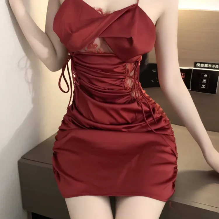 绑脖蕾丝拼接包臀裙遮肉显瘦夏季