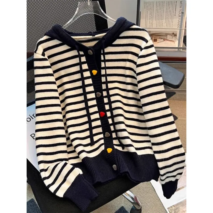 固质韩版撞色条纹连帽针织衫女秋款设计感彩色爱心纽扣开衫慵懒风