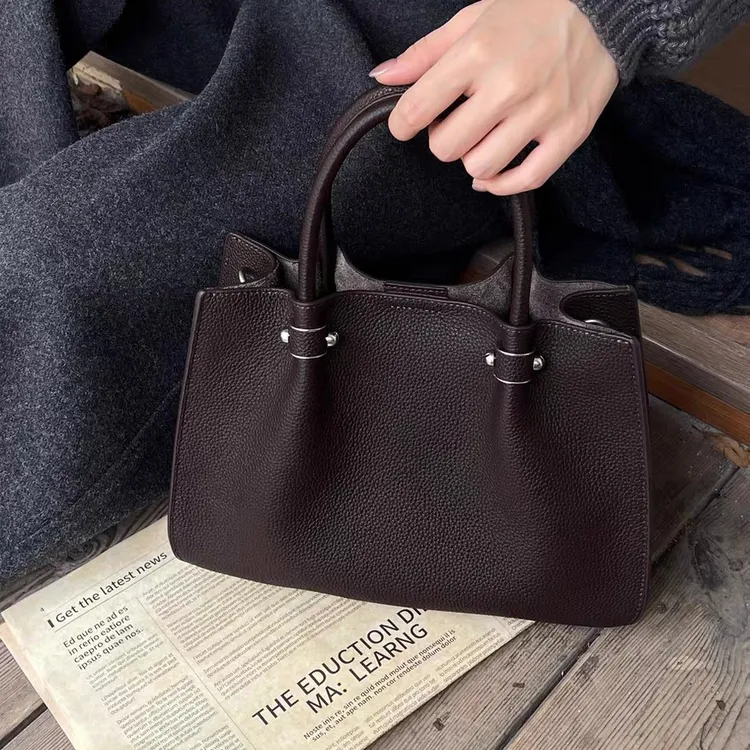 休闲冬季新款通勤真皮女包百搭单肩斜挎包时尚复古款大容量手提包