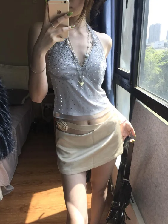 灰色网纱露背挂脖背心女夏季小众短款叠穿两件上衣中腰半身裙套装
