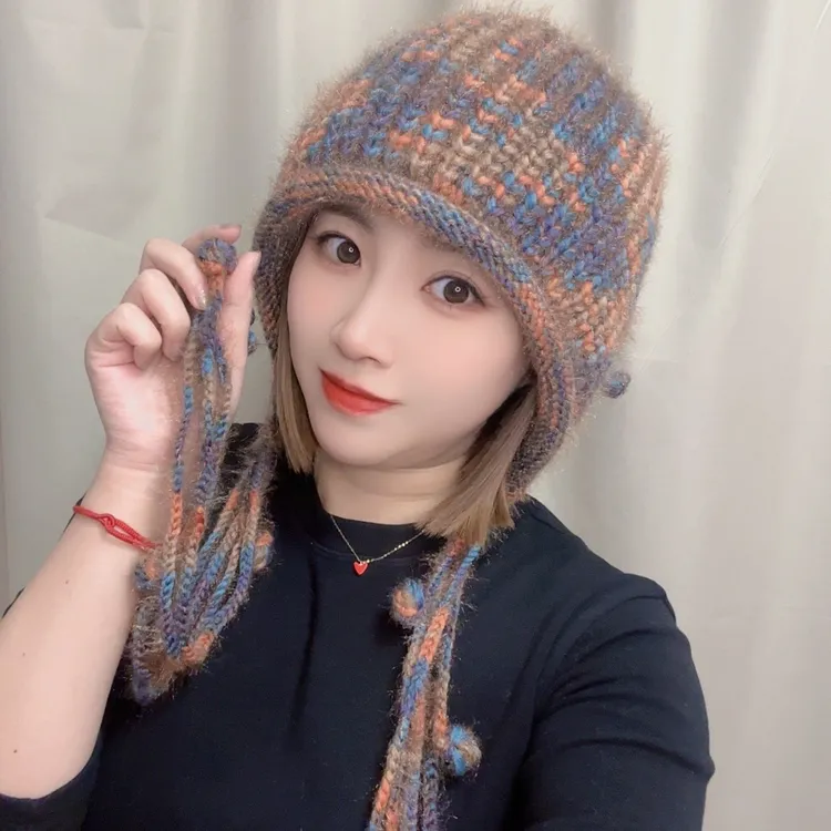 2025年新款彩虹卷边时尚百搭葡萄粒流苏女士保暖帽子