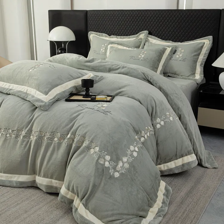 秋冬新品  高端超柔全消光高克重牛奶绒双面保暖轻奢刺绣款四件套