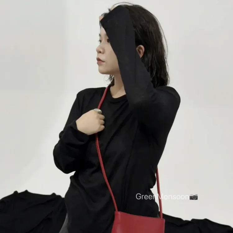 小牛皮红色斜挎包包