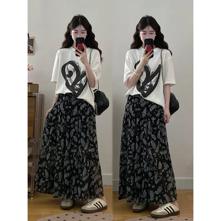 时尚赫本风爱心涂鸦T恤碎花半身裙套装2025夏新款宽松两件套