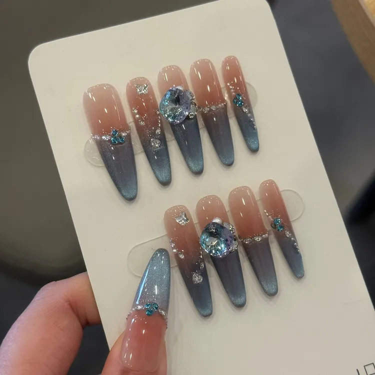 [原创实拍]蓝色猫眼碎钻天空蓝钻堆钻纯手工穿戴甲