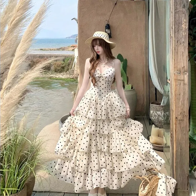 法式波点吊带连衣裙女夏季收腰显瘦甜美气质荷叶边蛋糕蓬蓬长裙子