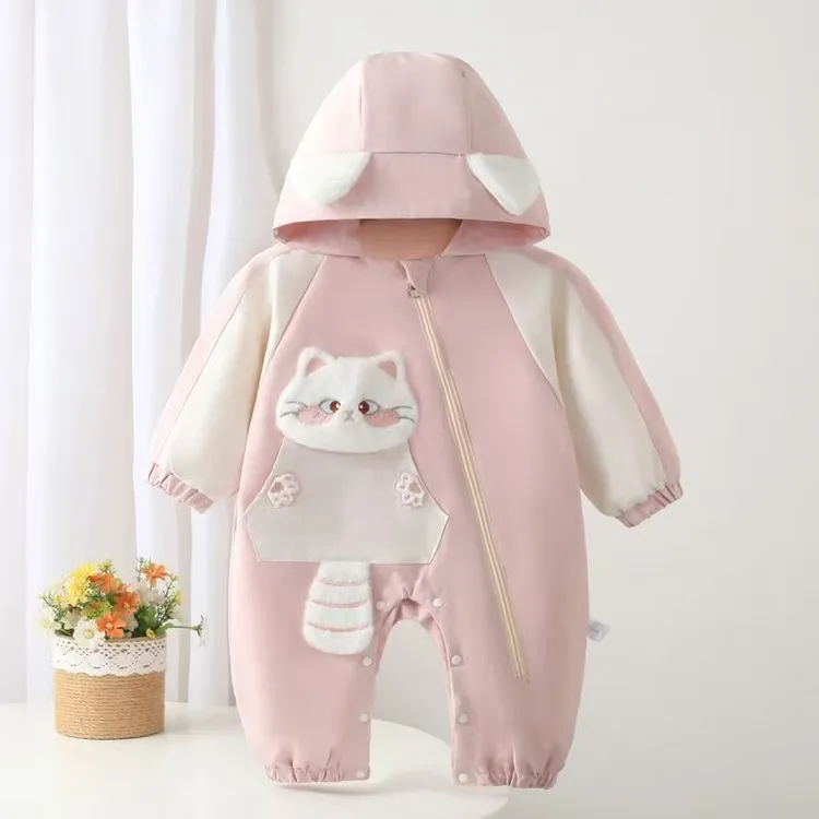 女宝宝外套连帽婴儿连体衣冲锋衣加绒爬服春秋超萌新款外出服哈衣