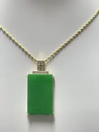 翡翠吊坠气质时尚