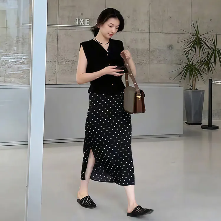 气质穿搭一整套时尚减龄宽松v领无袖上衣波点半裙夏季韩系两件套
