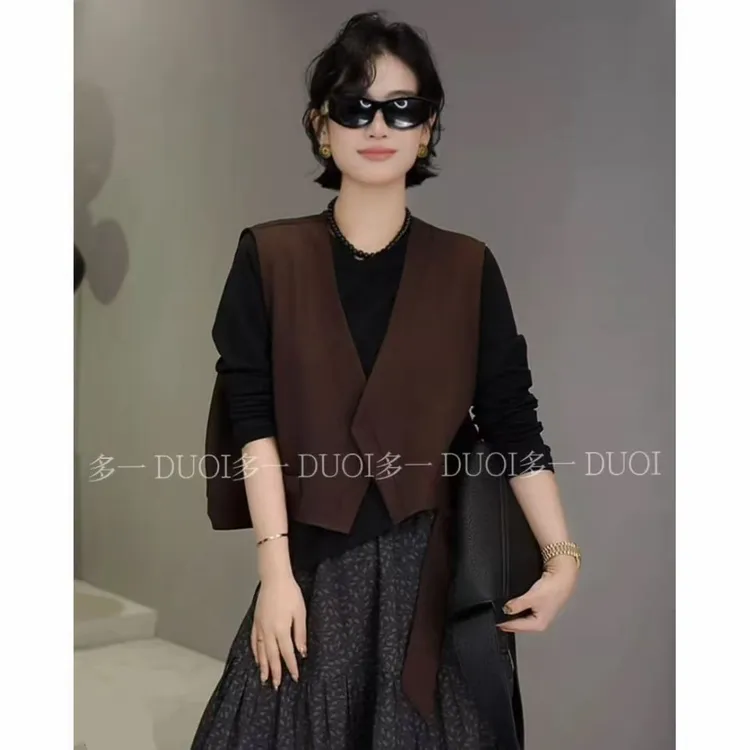 多一“西装马甲”2025秋季时尚不规则飘带坎肩一粒扣无袖外搭马甲