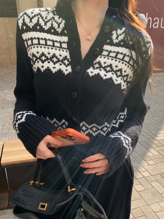 BIG WHITE REMADE“蝶舞纹衫”57竹节棉奢感休闲气质风毛衣FW1204