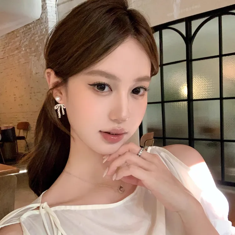 合金耳饰 银色蕾丝蝴蝶结耳环少女款轻奢气质高级感耳钉绝美耳饰