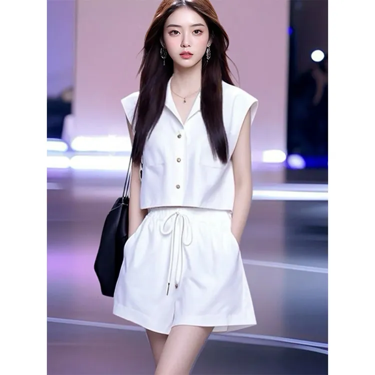 韩系辣妹显瘦搭配一整套女夏季减龄活泼御姐白色上衣短裤两件套装