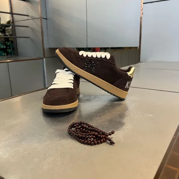 冬季新款时尚潮流板鞋软皮软面低帮百搭复古系带平底休闲男鞋