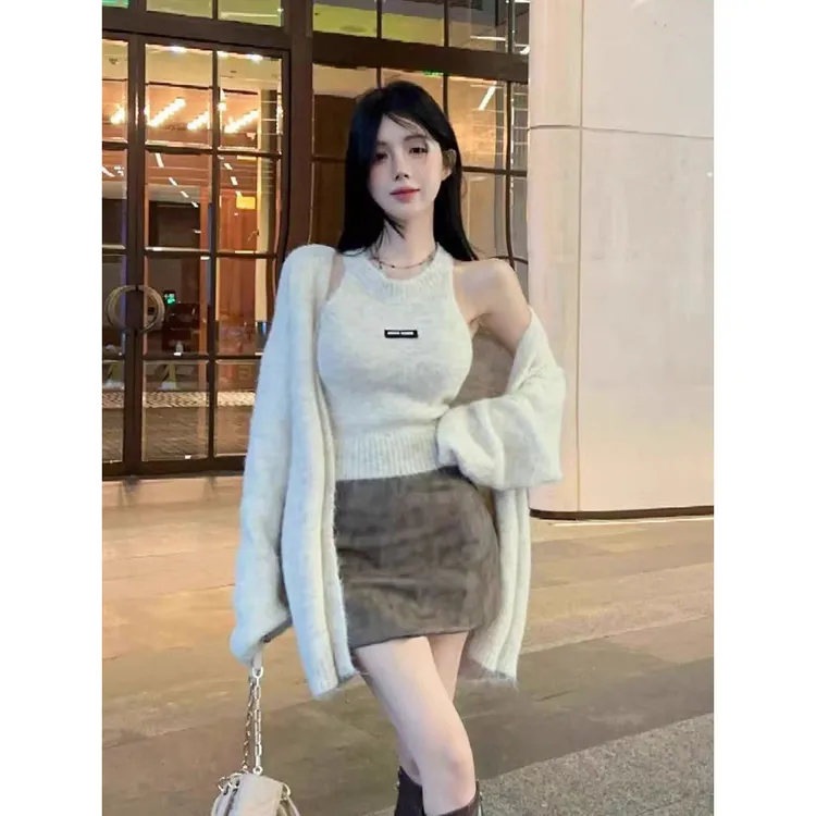 慵懒风杏色毛衣外套女秋冬中长款针织开衫挂脖上衣吊带背心两件套