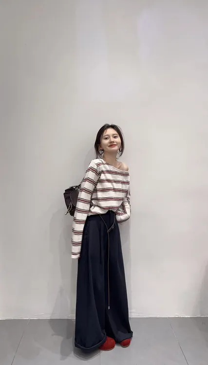 秋季新款网红洋气炸街女装慵懒松弛感条纹T恤宽松露肩上衣阔腿裤