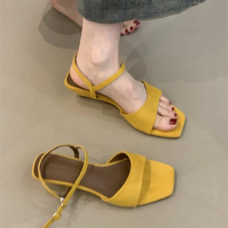 MLC-721-3韩版极简约一字凉鞋女外穿2025年夏季复古露趾坡跟凉鞋