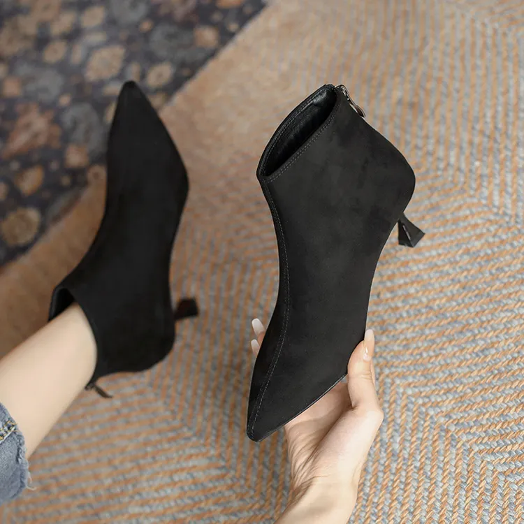 黑色尖头短靴女2025秋季冬新款高跟鞋细跟低跟3cm绒面工作鞋单靴