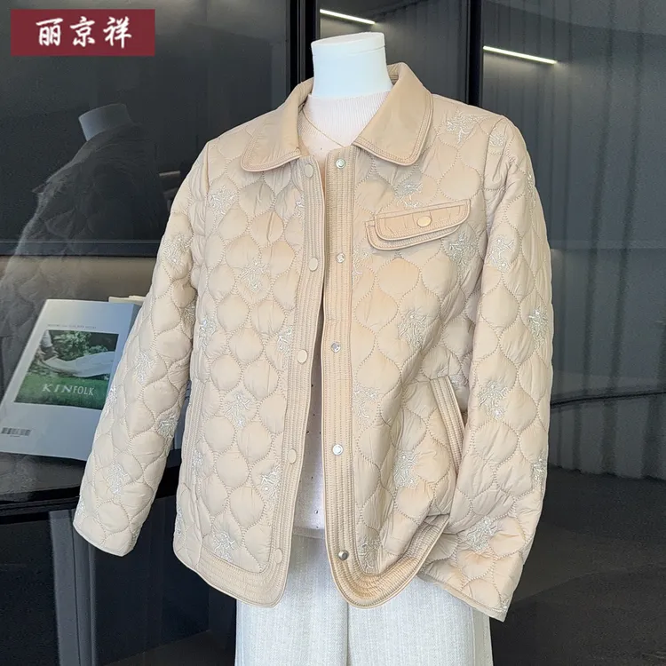 时尚妈妈秋装翻领菱格轻薄棉服2025新款中老年人女装夹棉外套