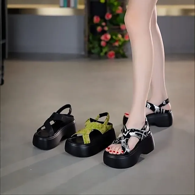 厚底松糕罗马凉鞋女夏季外穿2025新款时尚百搭增高软底海边沙滩鞋