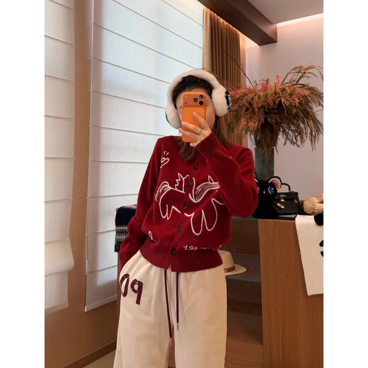 尔刀阳 "马上发财" 进口绵羊毛卡通小马绣花高克重开衫毛衣ZZH061