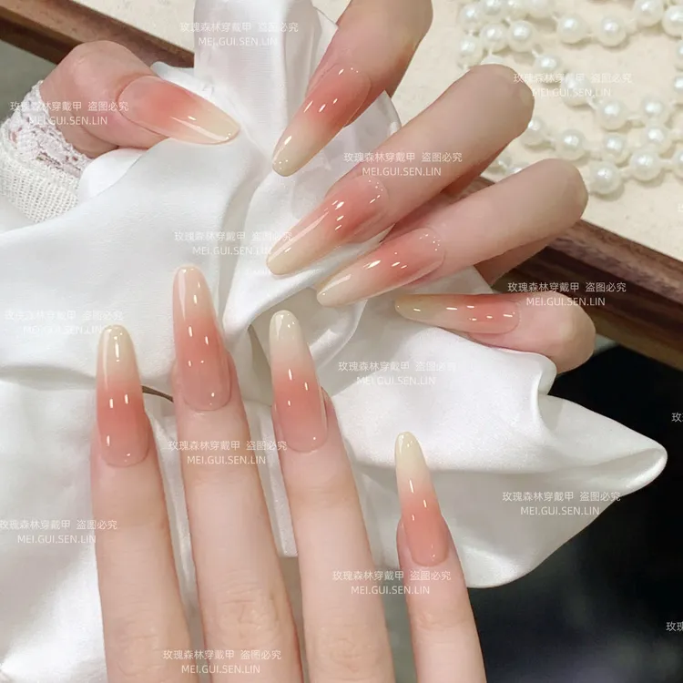 绒云奶雾~玫瑰森林冰透纯欲腮红渐变简约高级长款穿戴甲