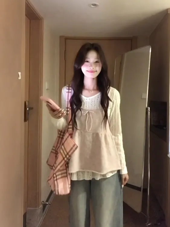 【两口吕专属】韩系气质温柔氛围感叠穿针织马甲吊带女蕾丝v领镂空内搭上衣套装