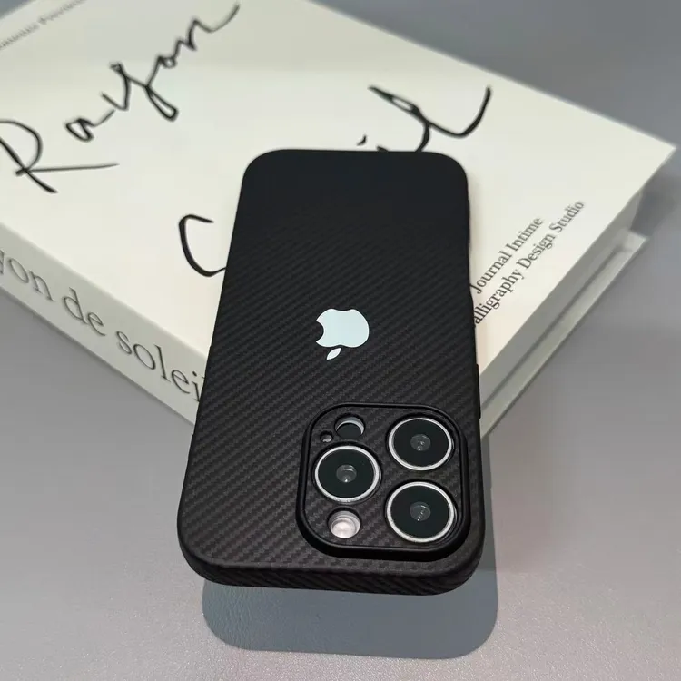 新款超薄碳纤维纹适用于苹果16promax手机壳IPhone15软胶磨砂14爆