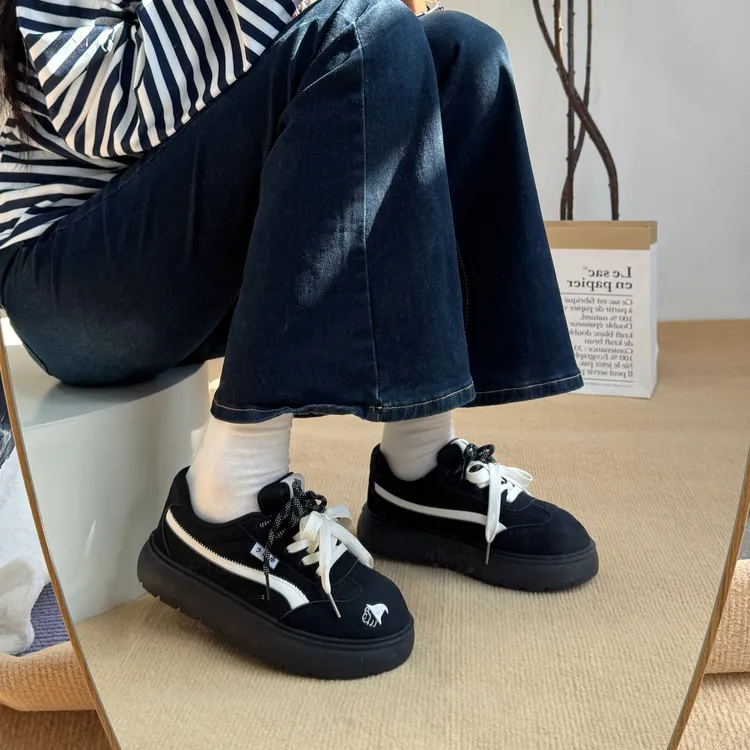 巫六七【品牌原创】黑色厚底板鞋女2025新款时尚休闲面包鞋学生百搭
