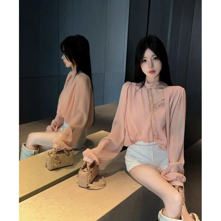 时尚高级感V领蕾丝花边拼法式飘带小衫上衣短裤女秋季新款两件套