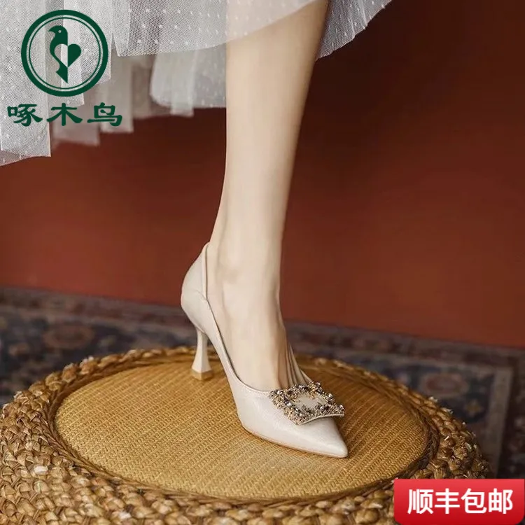 低跟啄木鸟夏季银色高跟鞋女一字扣带后空凉蝴蝶结时尚半包凉