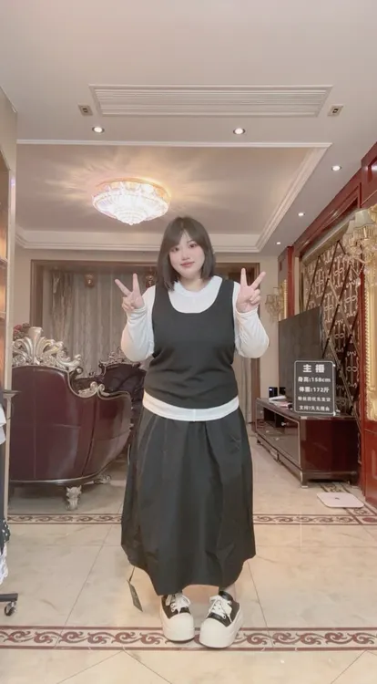 多禧家-春季新款两件套女纯色t恤上衣真两件➕半身裙