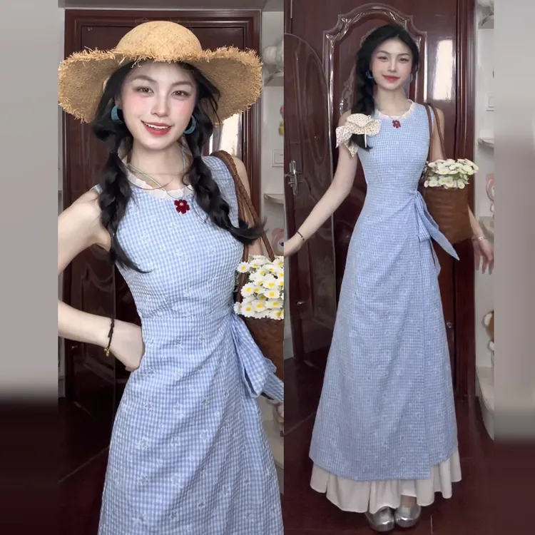 掐腰蓝色格子背心连衣裙子女夏季2025新款无袖海边度假沙滩裙5261