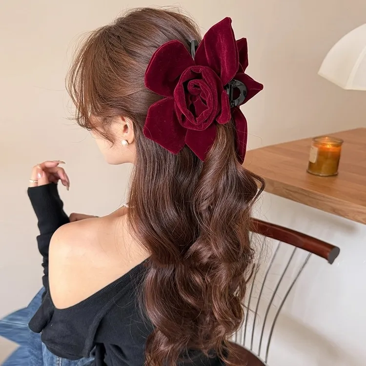 秋冬氛围感丝绒花朵抓夹女网红新款高级感后脑勺鲨鱼夹发量大发夹